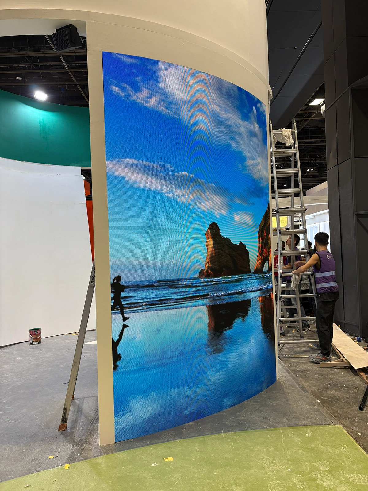Curved Cylinder LED Screen for Exhibition Booth