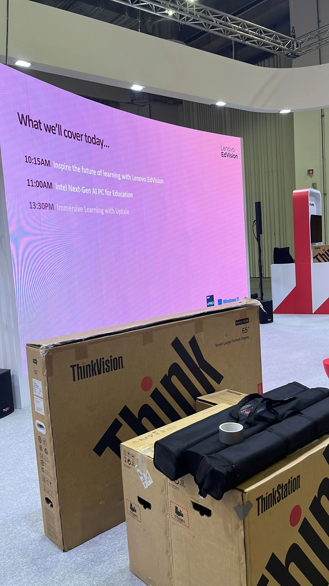 Lenovo EdVision Curved LED Screen & Display Setup