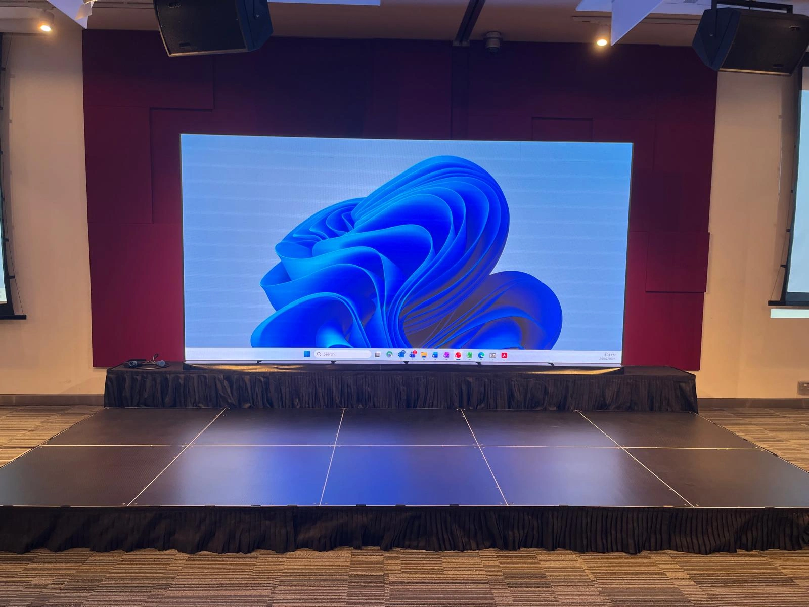 Modular Seminar Stage with Large LED Backdrop Screen
