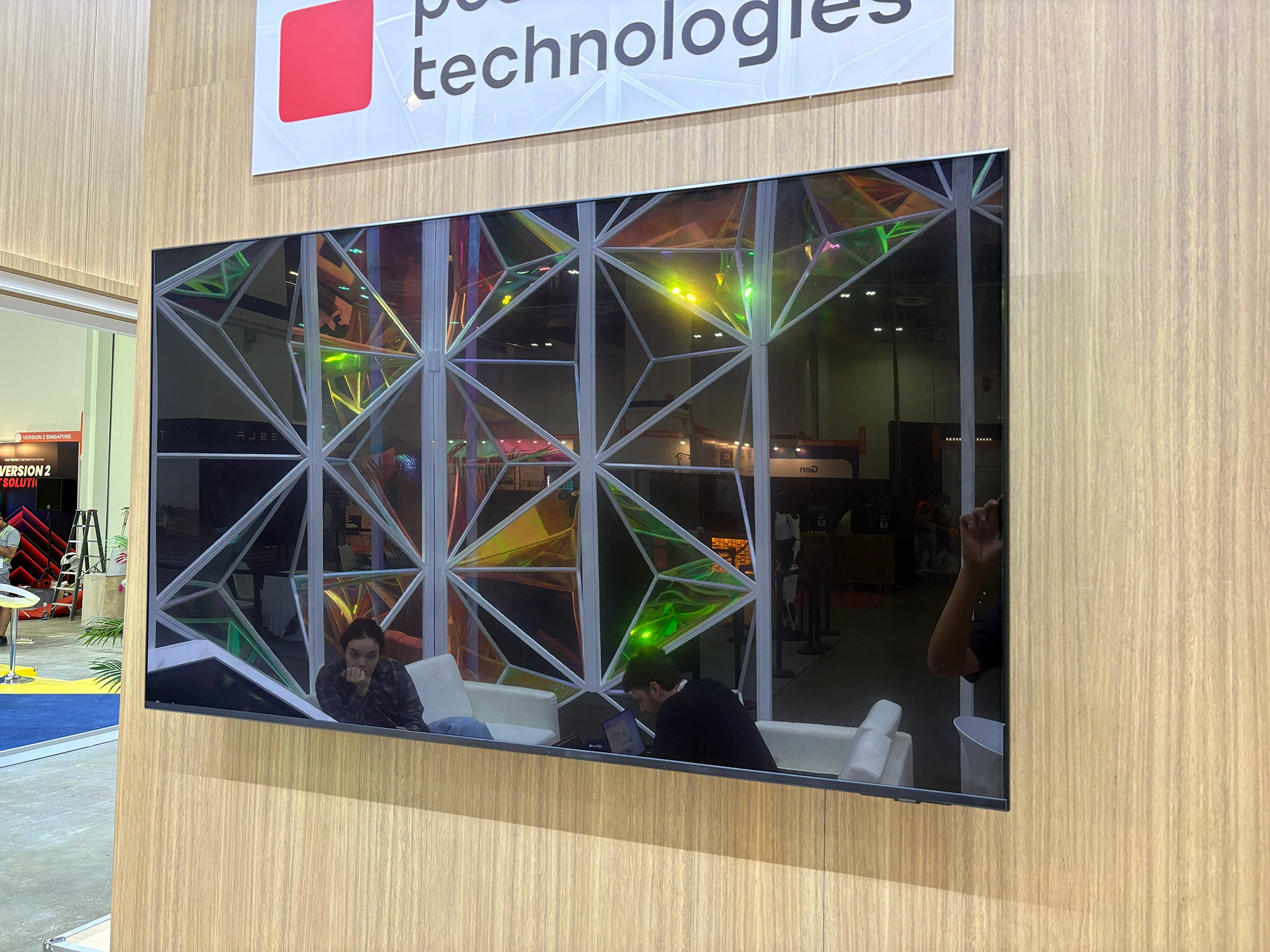 Slim Bezel Exhibition TV Screen on Wood Wall